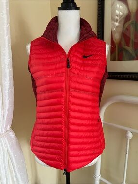 Nike Women's Red Quilted Puffer Vest with Marled Hood Back